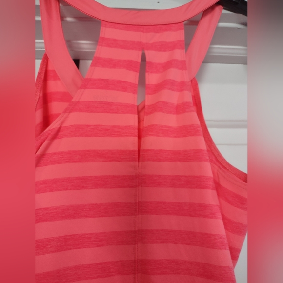 Old Navy Active Tank - Picture 5 of 8
